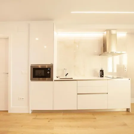 Reina Victoria Apartment *