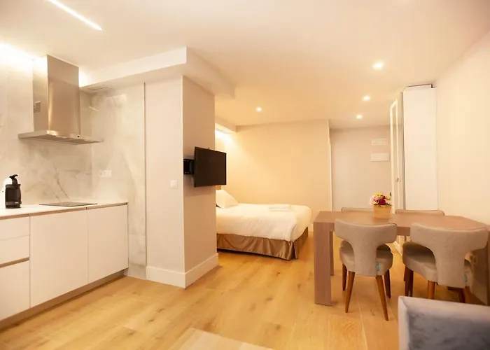 Reina Victoria Apartman Santender